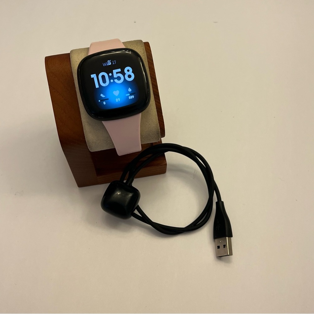 Fitbit Versa 3 Black/Pink, tested, Charger included